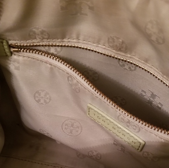 SOLD❗❗Tory Burch Robinson Satchel - Picture 3 of 5